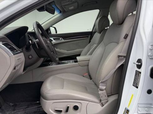 Used 2018 Genesis G80 3.8 RWD image 14