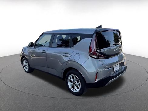 Used 2025 Kia Soul LX w/ LX Technology Package FWD image 12