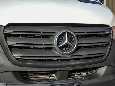 Used 2021 Mercedes-Benz Sprinter 2500 image 5