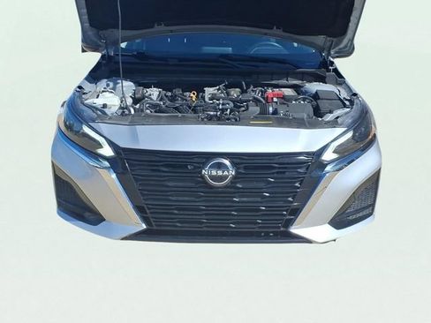 Used 2024 Nissan Altima 2.5 SV FWD image 24
