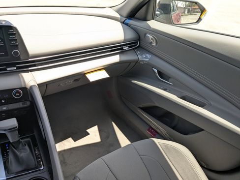 Used 2025 Hyundai Elantra Sport FWD image 11