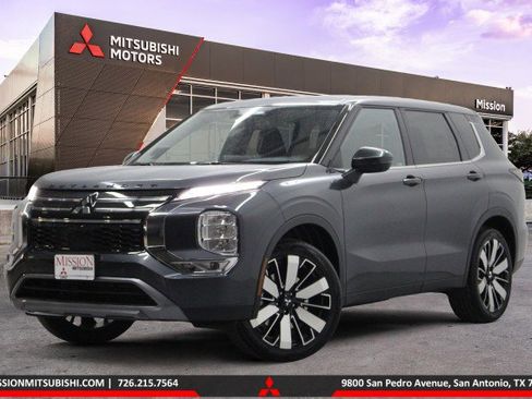New 2026 Mitsubishi Outlander SE image 1