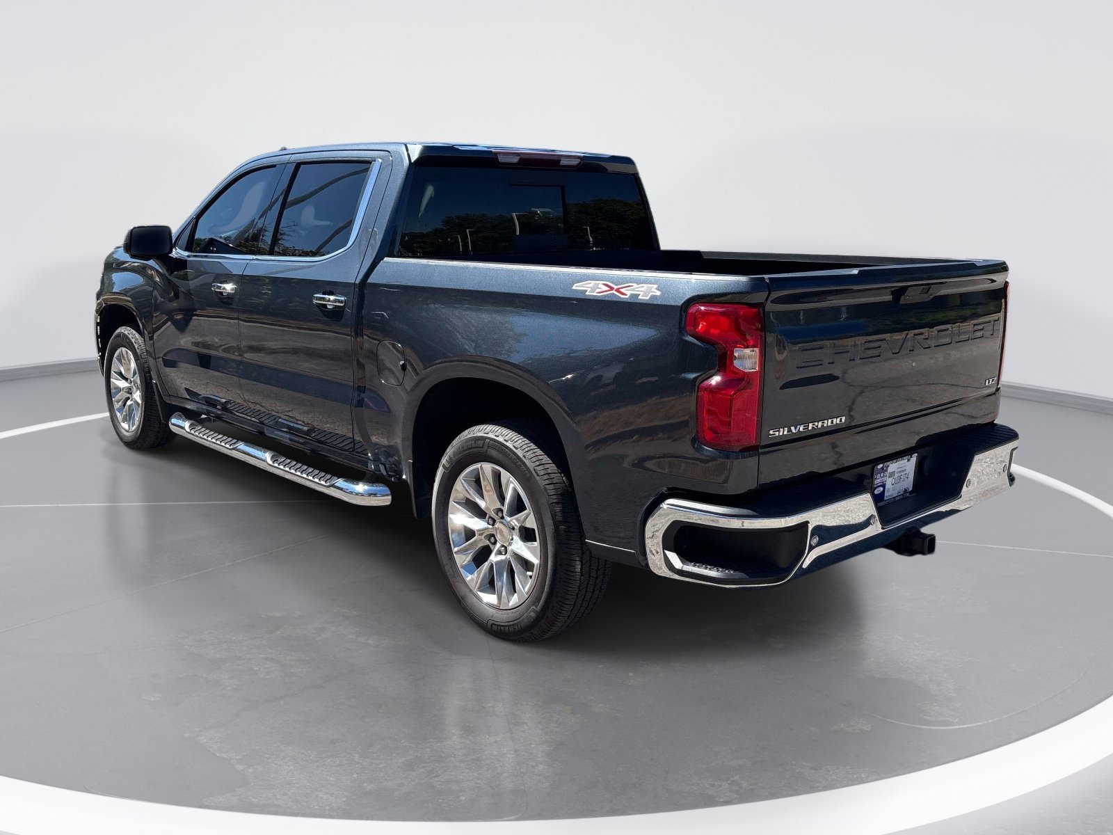 Used 2022 Chevrolet Silverado 1500 LTZ w/ LTZ Premium Package AWD/4WD image 6
