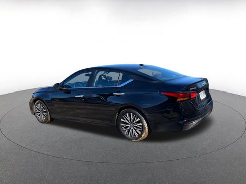 Used 2025 Nissan Altima 2.5 SV image 10