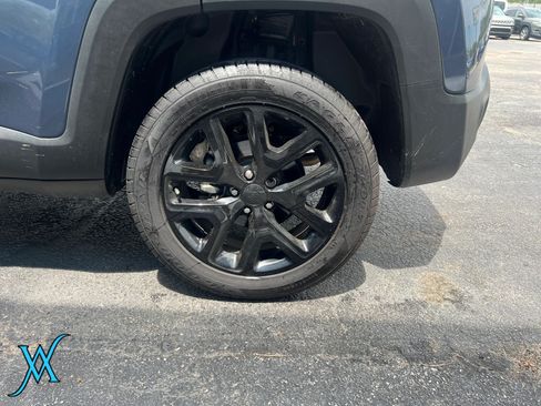 Used 2023 Jeep Renegade Altitude AWD/4WD image 10