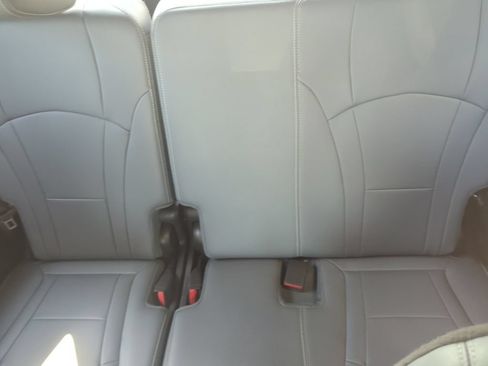 Used 2023 Buick Enclave Essence w/ Sport Touring Edition FWD image 17