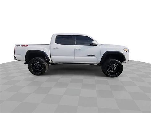Used 2019 Toyota Tacoma TRD Off-Road image 9