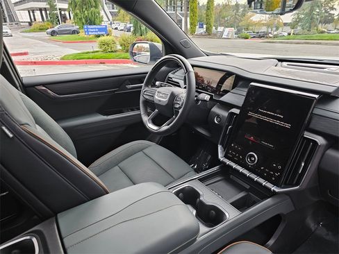 Used 2025 GMC Acadia AT4 w/ Super Cruise Package image 10