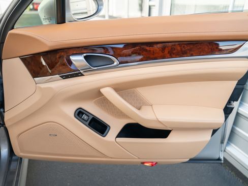 Used 2012 Porsche Panamera AWD/4WD image 33