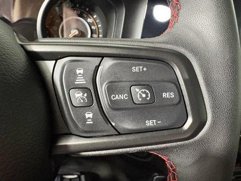 Used 2024 Jeep Gladiator Rubicon w/ Convenience Group AWD/4WD image 27