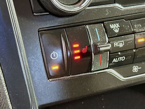 Used 2018 Ford Explorer XLT w/ Equipment Group 202A image 20