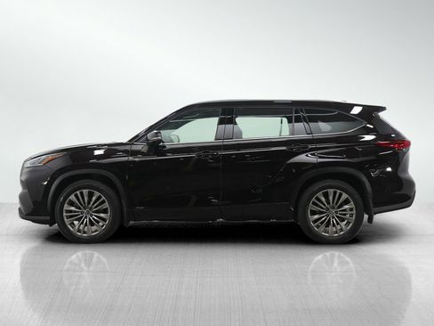 Used 2022 Toyota Highlander Platinum image 2