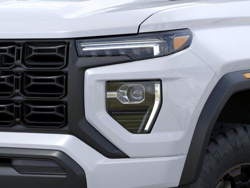 New 2026 GMC Canyon Elevation w/ LPO, Black Badging Package RWD image 10