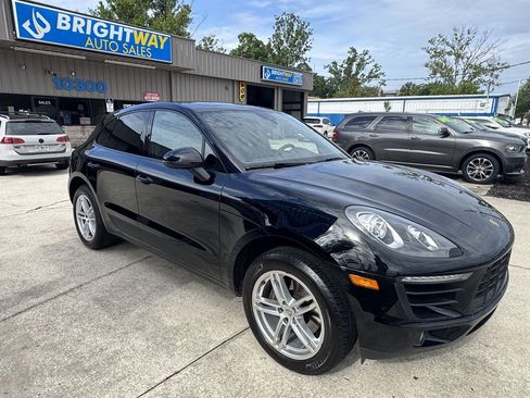 Used 2018 Porsche Macan AWD/4WD image 3