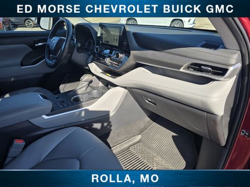 Used 2023 Toyota Highlander XLE image 18