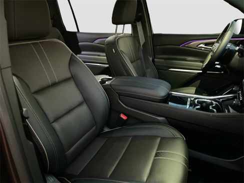 Used 2025 Chevrolet Traverse High Country image 31