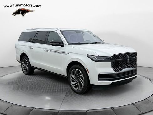 Used 2025 Lincoln Navigator L Reserve AWD/4WD image 1