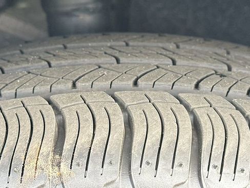 Used 2024 Chrysler Pacifica Select image 34