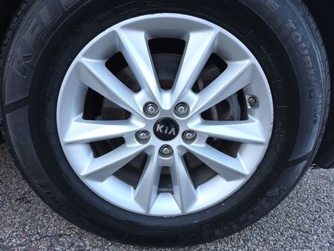Used 2019 Kia Sorento LX image 7