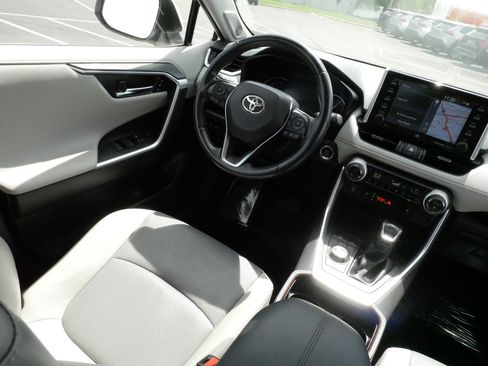 Certified 2020 Toyota RAV4 Limited w/ Limited Grade Weather Package AWD/4WD image 9