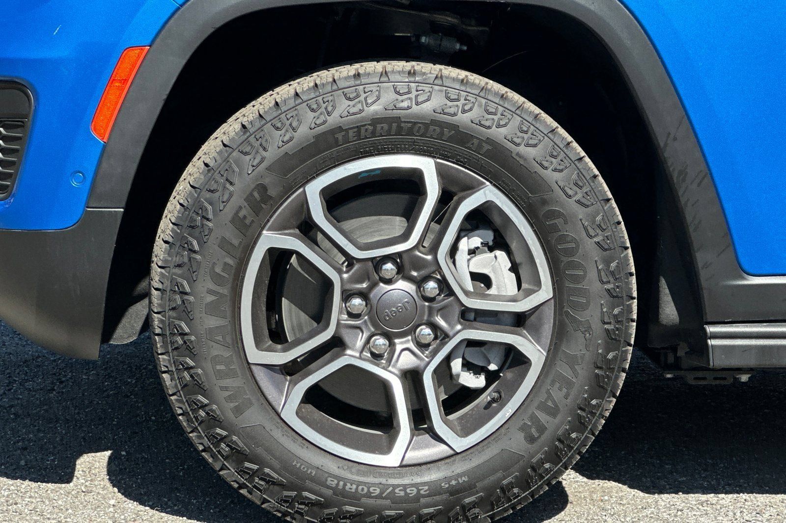New 2023 Jeep Grand Cherokee Trailhawk w/ Advanced Protech Group II AWD/4WD image 25