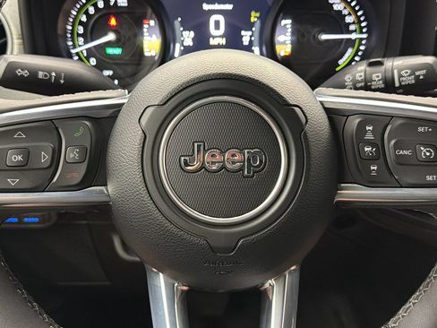 Used 2025 Jeep Wrangler Unlimited Sahara w/ Safety Group AWD/4WD image 27