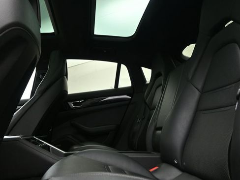 Used 2018 Porsche Panamera 4 image 28