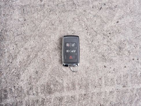 Used 2025 Land Rover Range Rover SE AWD/4WD image 76