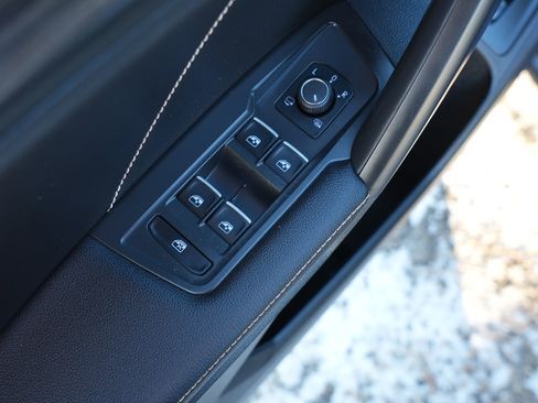 Used 2023 Volkswagen Tiguan SEL R-Line image 19