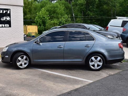 Used 2009 Volkswagen Jetta SE FWD image 3