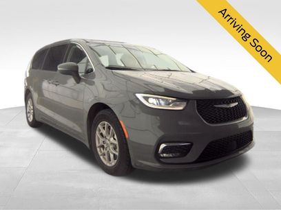 Used 2023 Chrysler Pacifica Touring-L