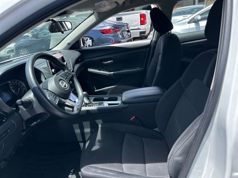 Used 2024 Nissan Sentra SV FWD image 13
