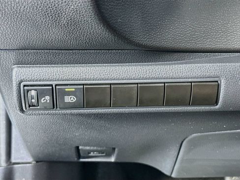 Used 2022 Toyota Corolla LE FWD image 10