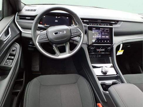 New 2026 Jeep Grand Cherokee Laredo image 11