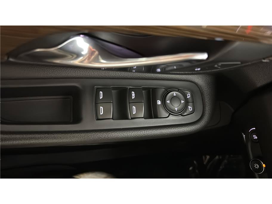 Used 2020 GMC Terrain SLE FWD image 32