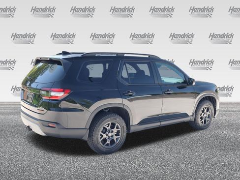Used 2025 Honda Pilot TrailSport image 9