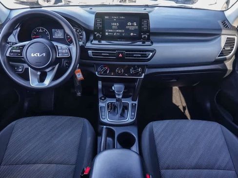 Certified 2022 Kia Seltos LX image 9