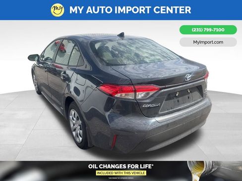 Used 2025 Toyota Corolla LE AWD/4WD image 4