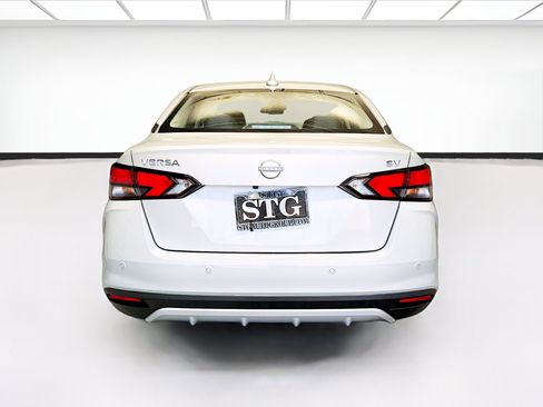Used 2024 Nissan Versa SV FWD image 5