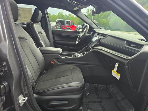 New 2025 Jeep Grand Cherokee L Altitude image 28