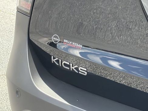 Used 2025 Nissan Kicks SR FWD image 5