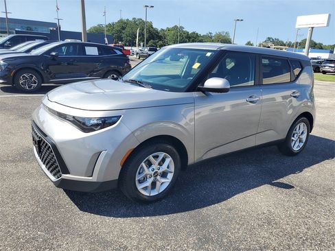 Used 2024 Kia Soul LX w/ Option Group 015 image 2