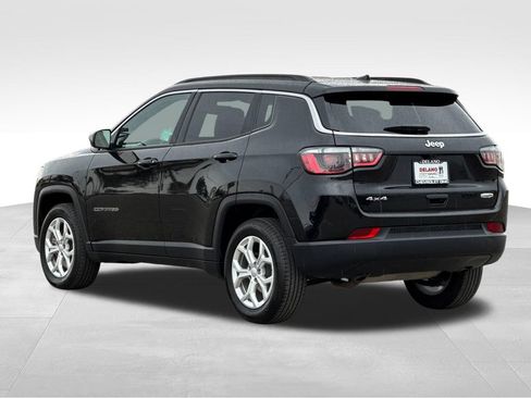 Used 2024 Jeep Compass Latitude AWD/4WD image 3