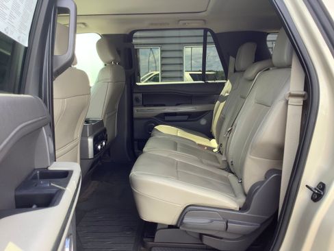 Used 2018 Ford Expedition Max XLT w/ Equipment Group 202A AWD/4WD image 13