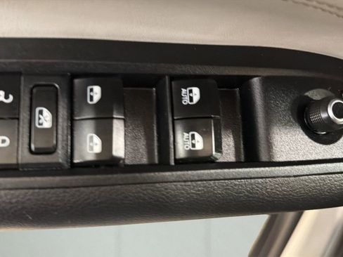 Used 2025 Jeep Compass Limited AWD/4WD image 15