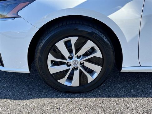 Certified 2025 Nissan Altima 2.5 S image 12