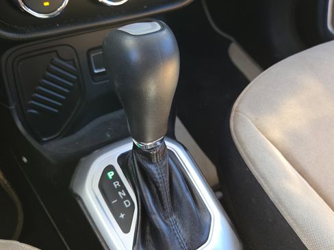 Used 2016 Jeep Renegade Latitude image 25