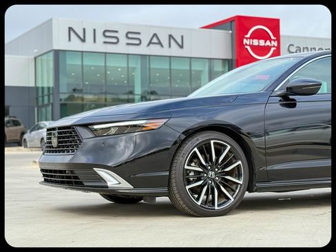 Used 2024 Honda Accord Touring image 2