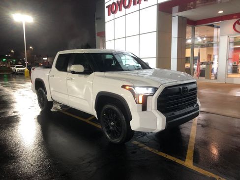 New 2026 Toyota Tundra SR5 AWD/4WD image 3