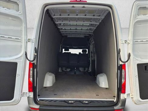 Used 2022 Mercedes-Benz Sprinter 2500 image 6